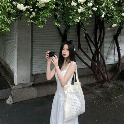 明天、我会成为谁的女友封面